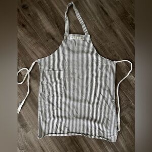 Williams Sonoma stripe pinstripe apron white and blue